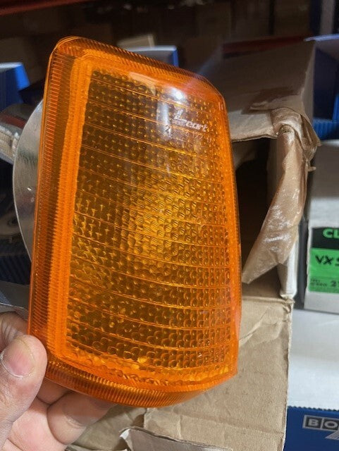 PEUGEOT 309 FRONT INDICATOR AMBER RIGHT DRIVER SIDE 20.136.122 D