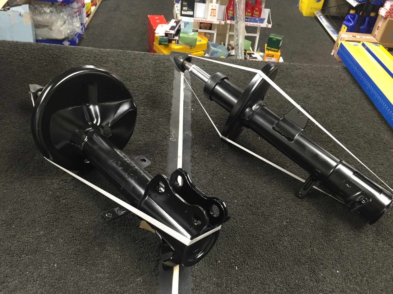 VAUXHALL INSIGNIA 1.6 1.8 2.0 2008 ON FRONT SHOCK ABSORBER NEW PAIR LH & RH