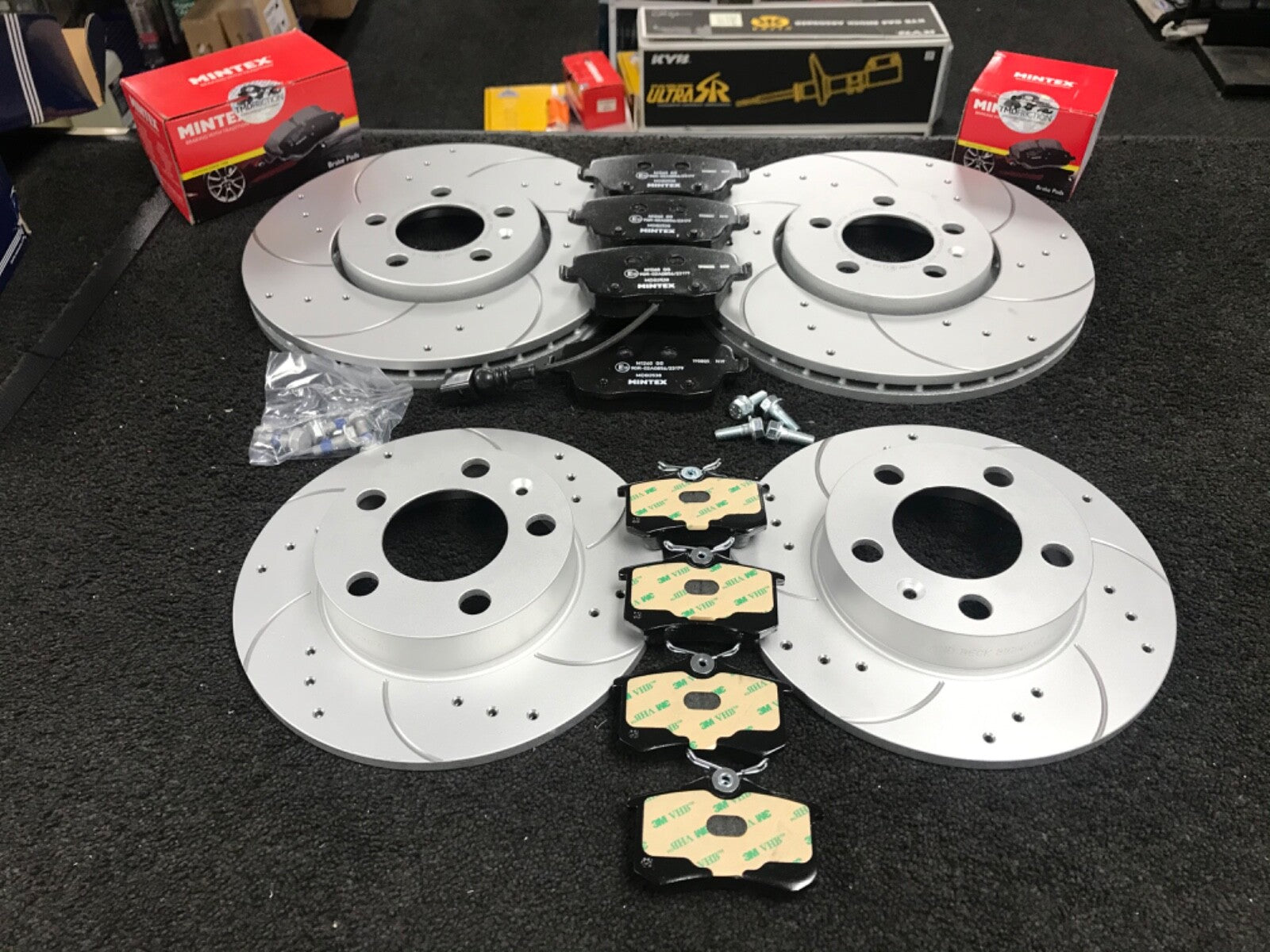 SKODA FABIA VRS BRAKE DISC DRILLED GROOVED MINTEX BRAKE PADS FRONT REAR