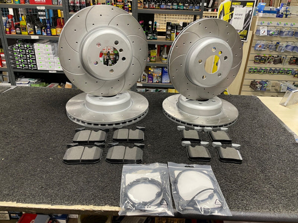 3 SERIES 330D M SPORT MK6 BRAKE DISCS DRILLED  PADS FRONT REAR 370MM + 345MM