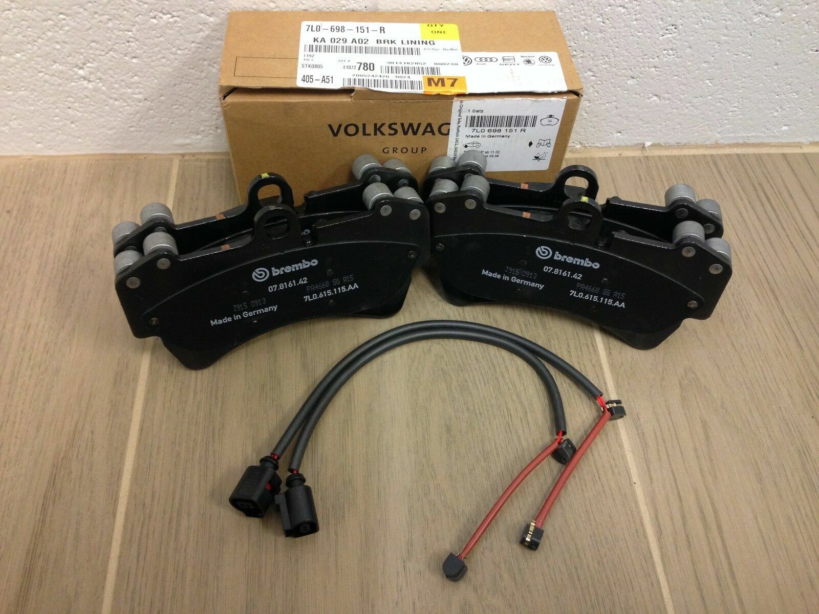 AUDI Q7 VW TOUAREG TDi FRONT BRAKE PAD 7L0698151R  + SENSORS BRAND NEW GENUINE