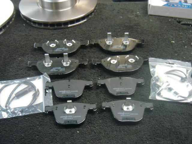 FOR BMW 535D M SPORT E61 E60 2004 ON FRONT REAR BRAKE DISC PADS WITH SENSORS NEW