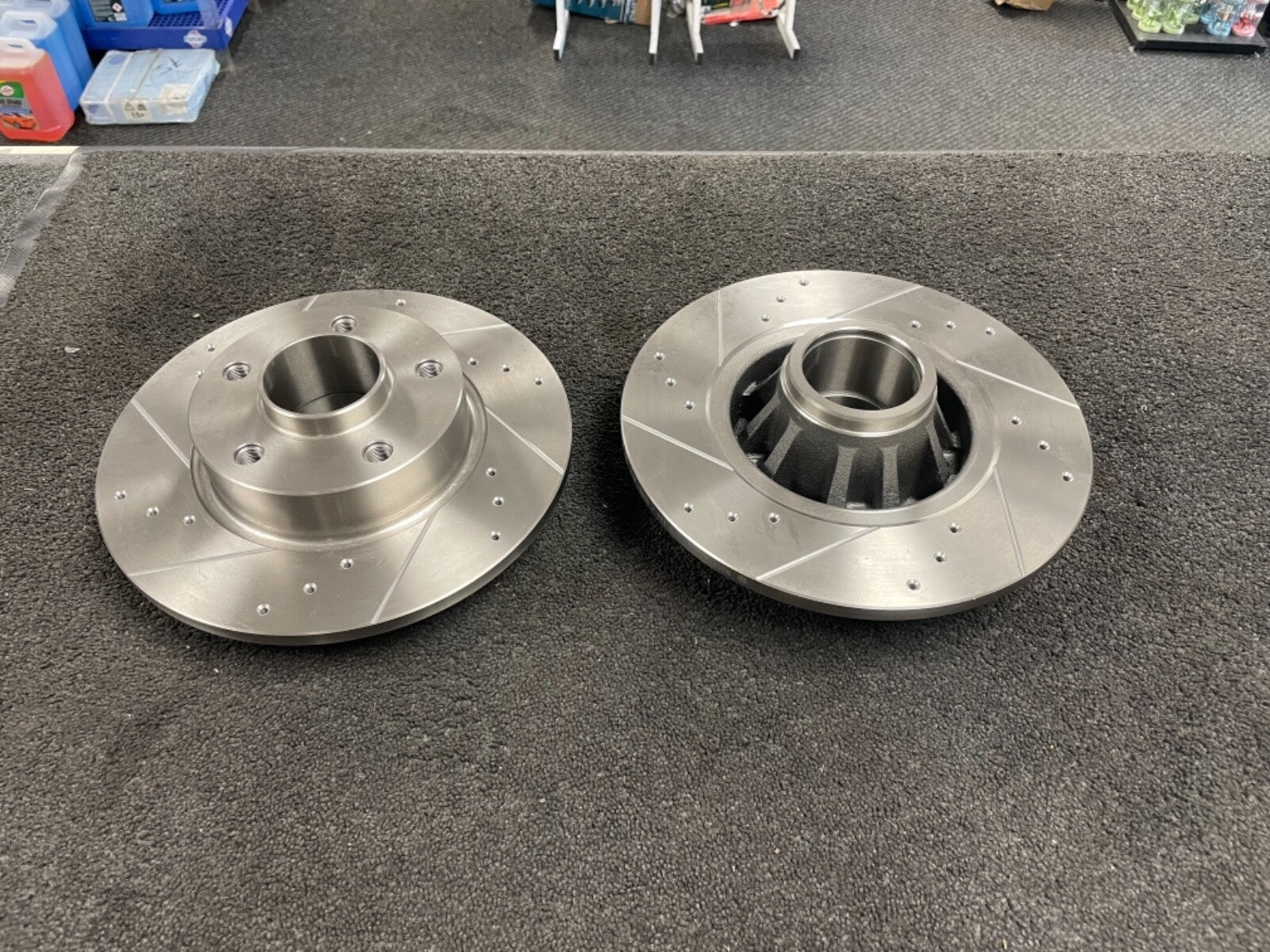 VAUXHALL VIVARO RENAULT TRAFIC BRAKE DISC DRILLED GROOVED BOSCH  0986479144