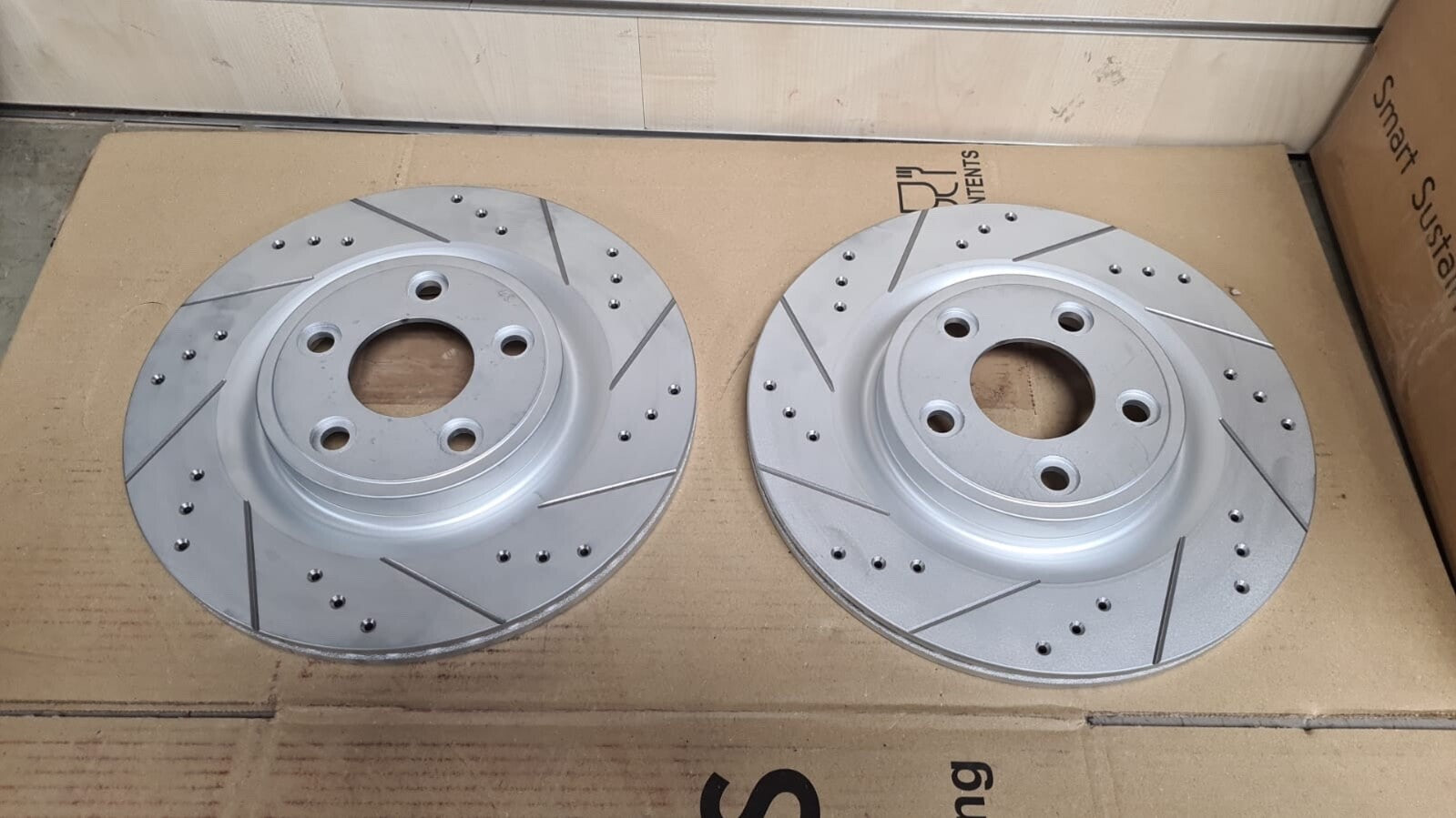 FOR JAGUAR S TYPE X200 REAR 300MM VENTED DRILLED GROOVED BRAKE DISCS