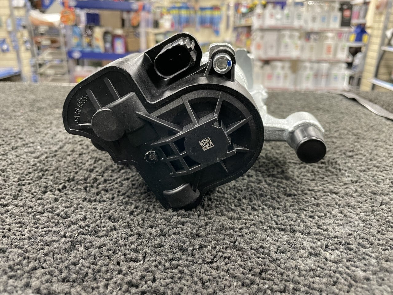 VW GOLF R TFSI MK7 REAR ELECTRIC BRAKE CALIPER WITH MOTOR RH OS SIDE