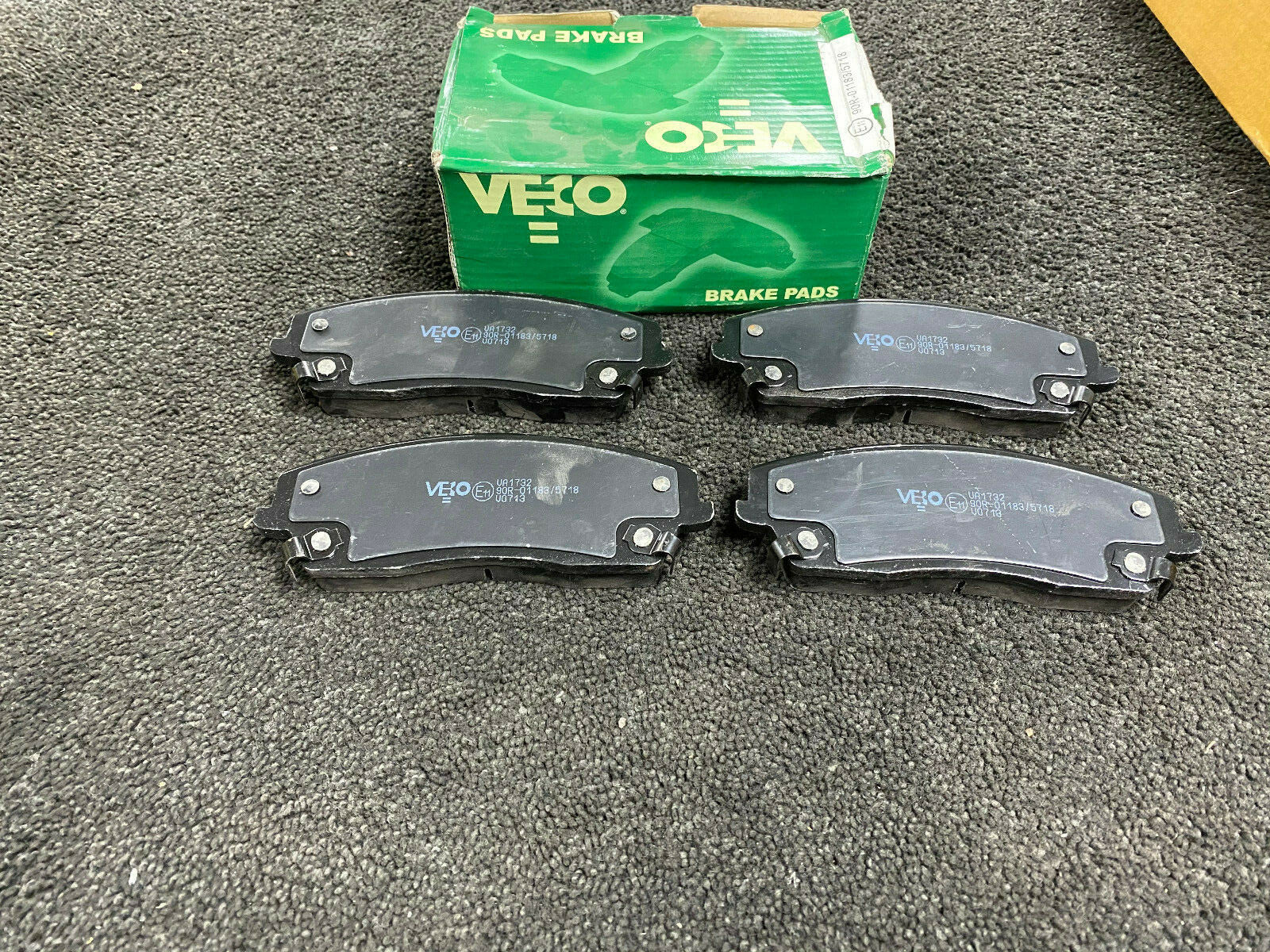 FOR CHRYSLER 300 300C 3.0 3.5 2005-2010 FRONT BRAKE PAD SET 