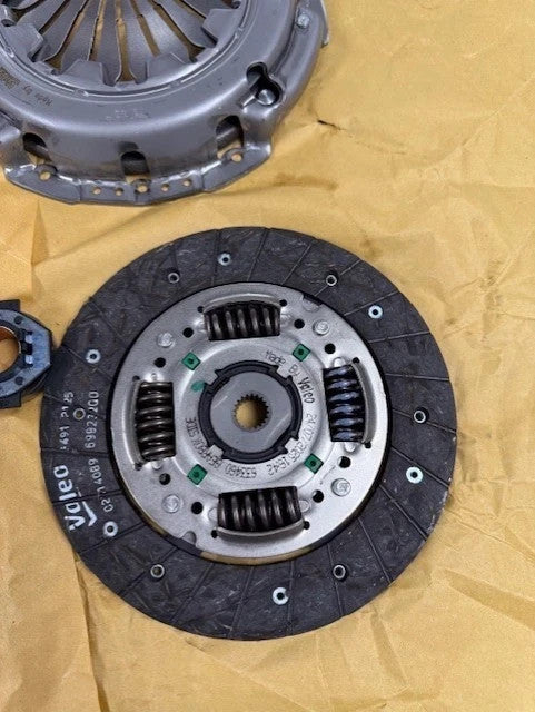VALEO CLUTCH KIT BRAND NEW  3 PCE FIAT DOBLO CARGO FIORINO BRAVO 1.4 2007-2019