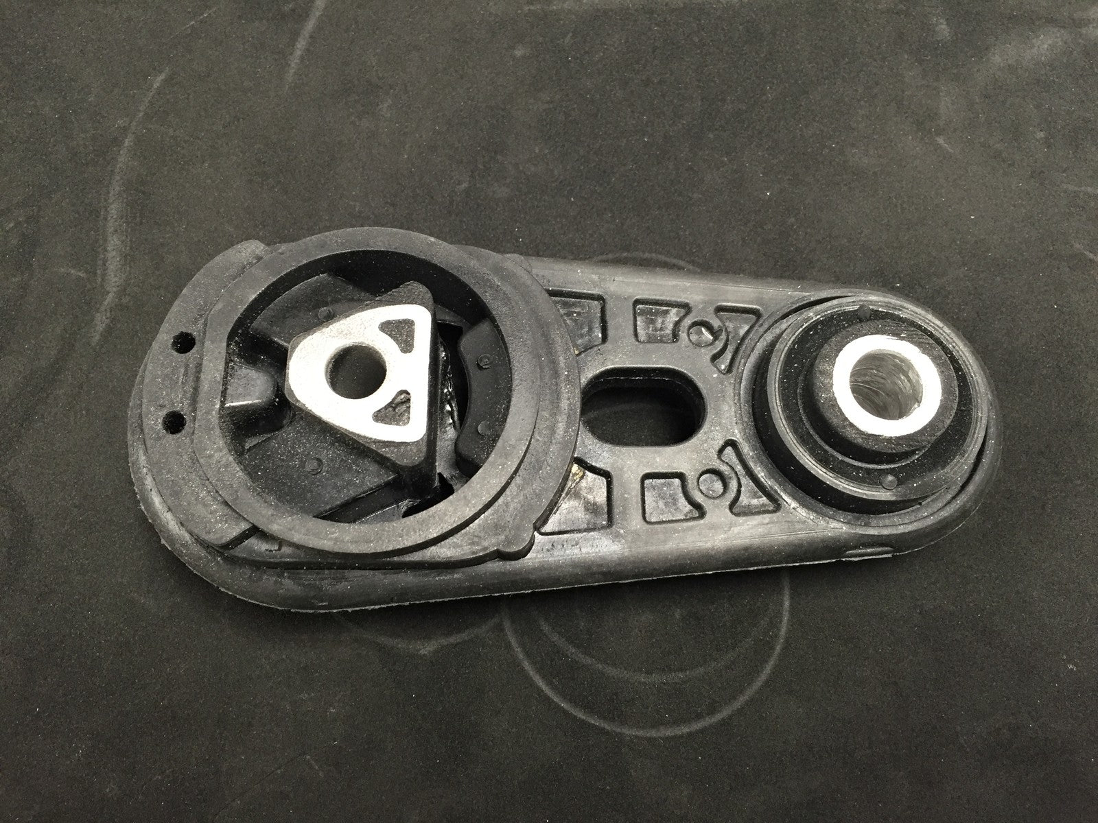 RENAULT MEGANE SCENIC REAR ENGINE MOUNT/ MOUNTING 8200042454 / 82 00 042 454