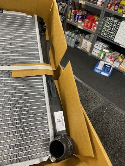 RADIATOR BMW 1 SER 3SER X1 Z4 E81 E82 E88 E90 E91 E92  17117542199 17117562079