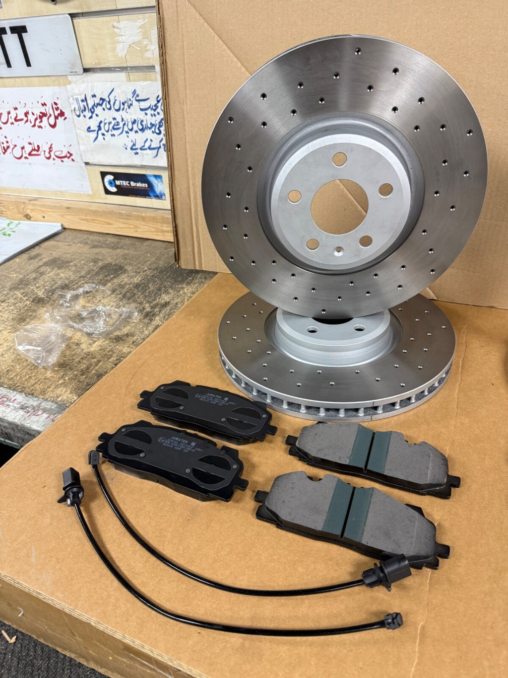 FOR TOUAREG V6 BLACK EDITION TDI (MK3 (CR)) FRONT REAR BRAKE DISC PADS DRILLED
