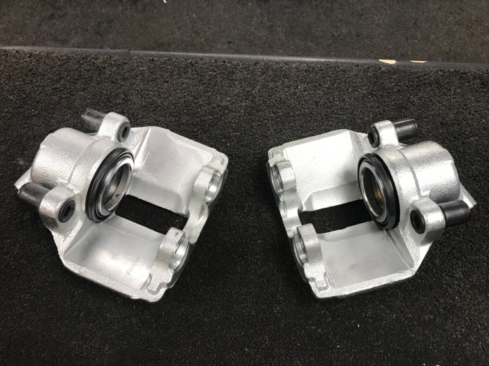 FRONT BRAKE CALIPER  FOR SPRINTER 1995-06 901 208 210 211 213 311 313 LH RH 