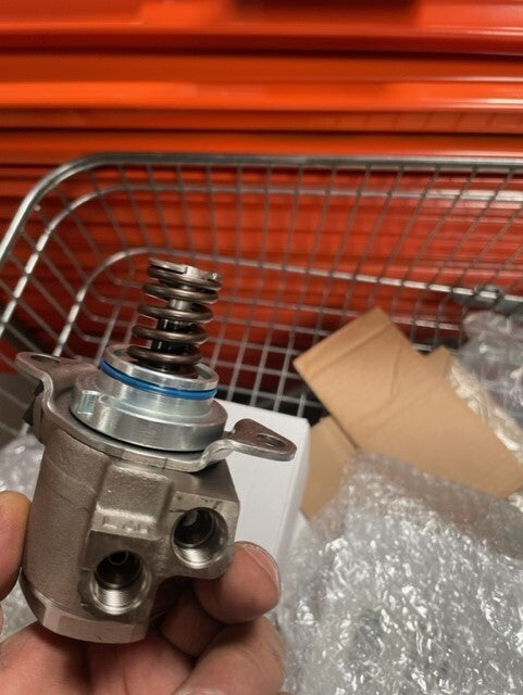 HIGH PRESSURE FUEL PUMP 07L127026A/K FOR Audi A4 A5 A6 A7 A8 Q7 VW Touareg 3.0T
