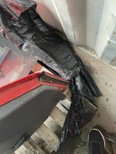 SECOND ROW DOOR OS RH DRIVER SIDE  DOOR LAND ROVER DEFENDER 110 TDI TD5 RED