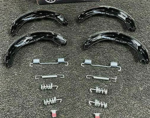 FOR C200 C220 C230 CDi W204 REAR HAND BRAKE PARKING SHOES WITH FITTING KIT 