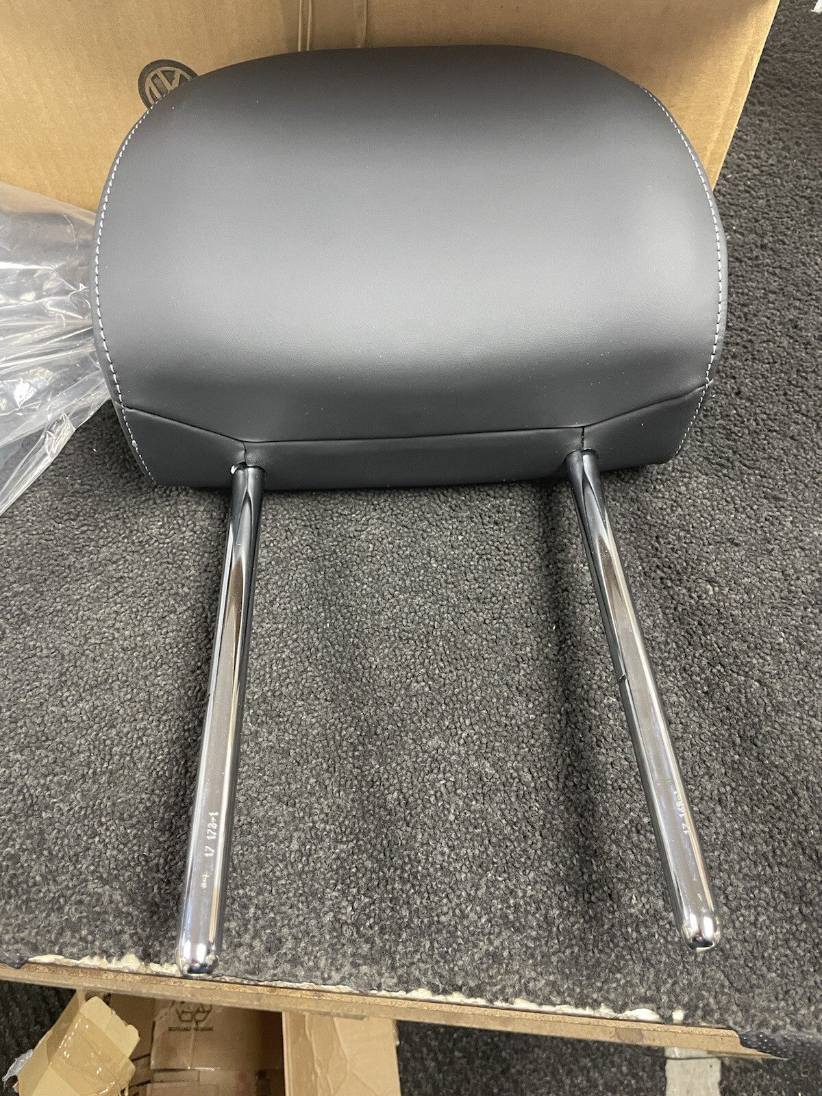 AUDI Q5 2017ON DRIVER SEAT FRONT HEADREST SOUL BLACK CLIFF GREY 80A881904AAEWL 
