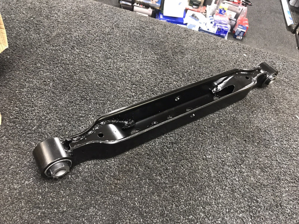 FOR NISSAN X-TRAIL T31 T32 QASHQAI 2 REAR LOWER LATERAL SUSPENSION ARMS + BOLTS