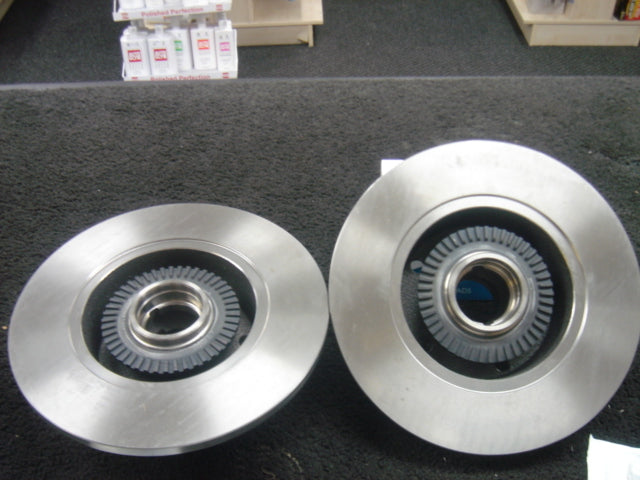 AUDI A4 1995-2001 MINTEX REAR BRAKE DISCS WITH ABS RINGS FITTED