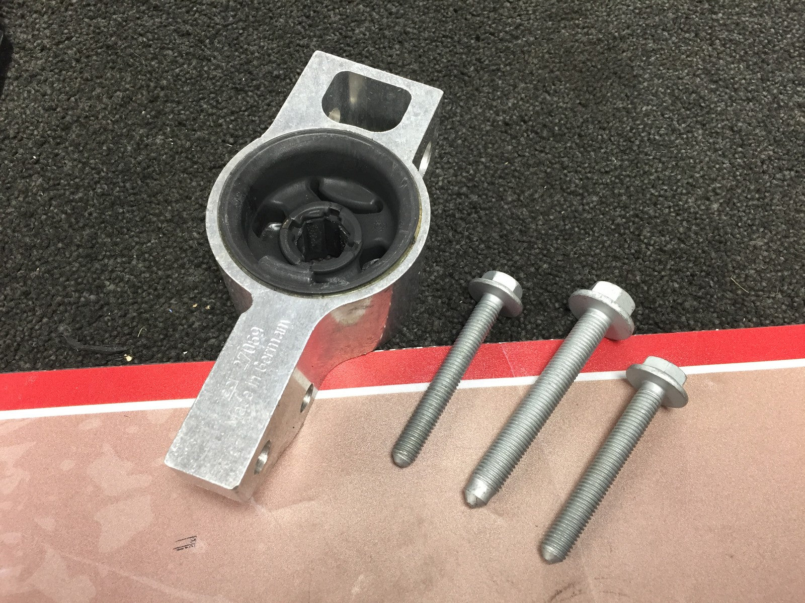 VW GOLF MKVI MK6 ESTATE AJ5  FRONT LOWER ARM TRAILING ARM REAR BUSH + BOLTS KIT