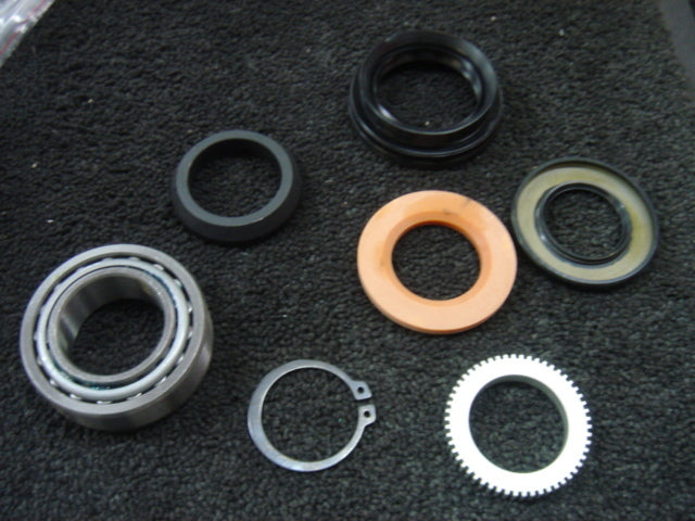 REAR AXLE HALFSHAFT BEARING KIT FOR NISSAN NAVARA 2.5DCi 4X4 OUTLAW 2005-2011