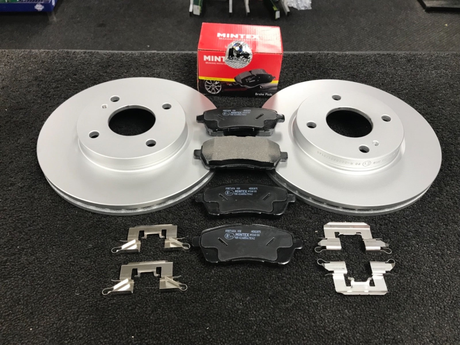 FORD FIESTA MK7 EcoBoost 1.25 1.4 1.5 1.6 TDCI FRONT BRAKE DISC MINTEX BRAKE PAD