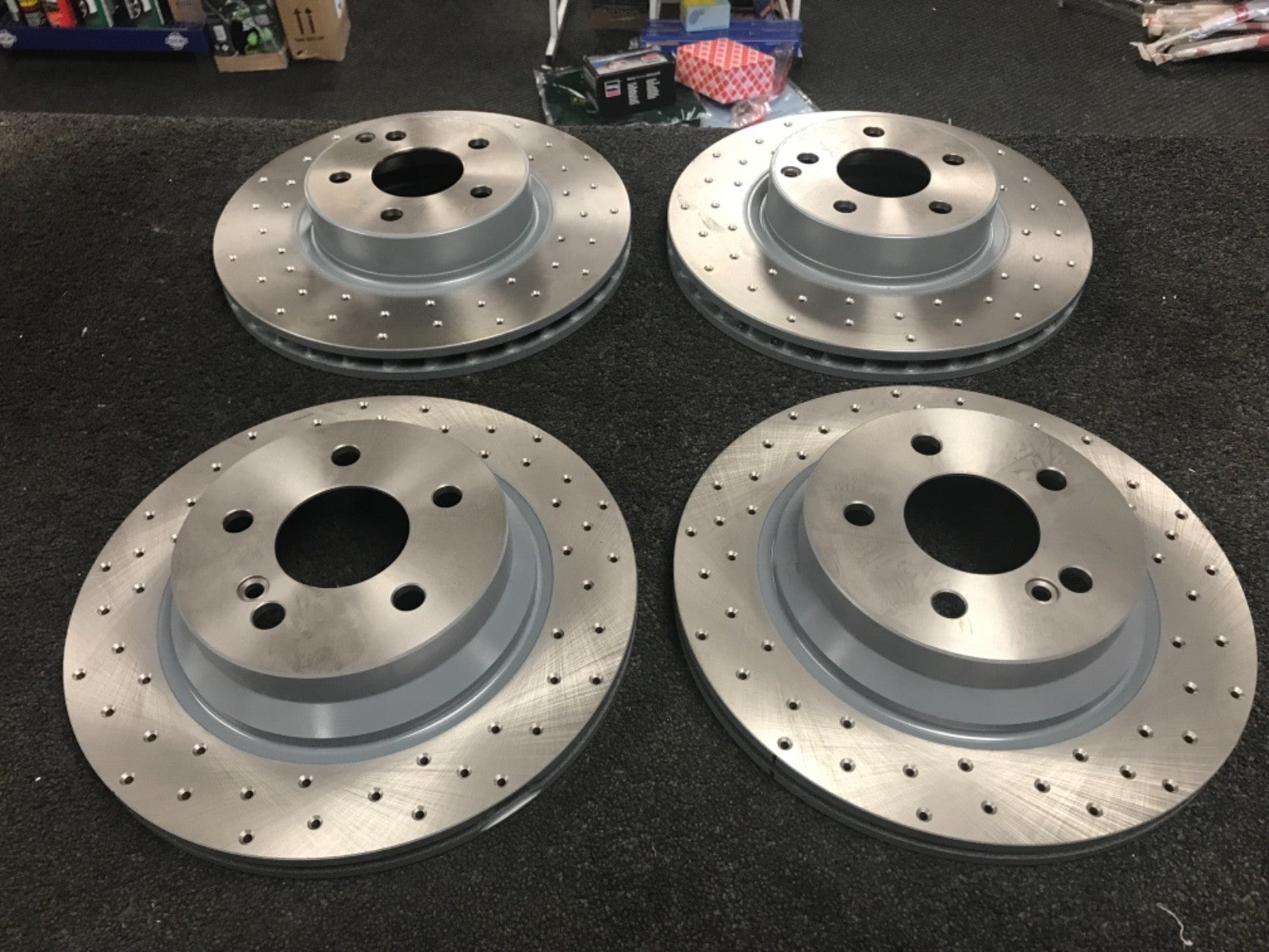 FOR MERCEDES CLS CLS320CDi C219  BRAKE DISC CROSS DRILLED BRAKE DISC FRONT REAR 