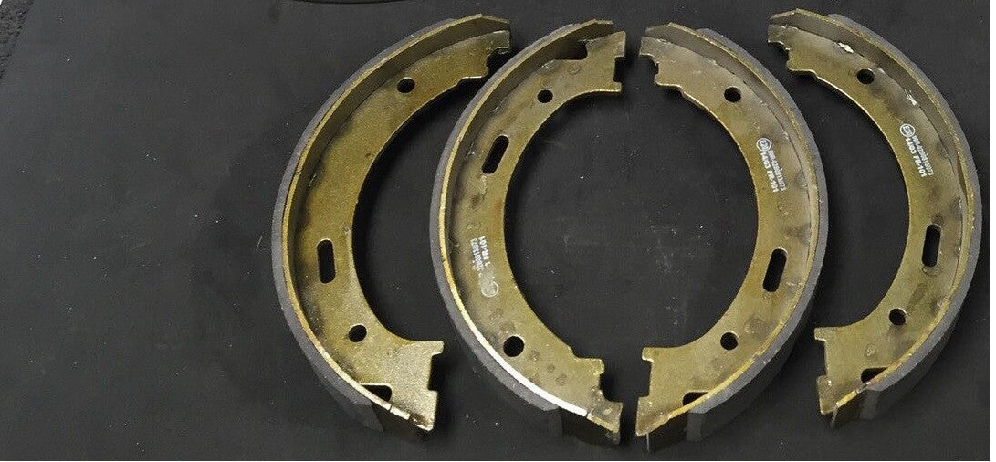 FOR JEEP GRAND CHEROKEE COMMANDER WH WK CRD LIMITED REAR HANDBRAKE SHOES set
