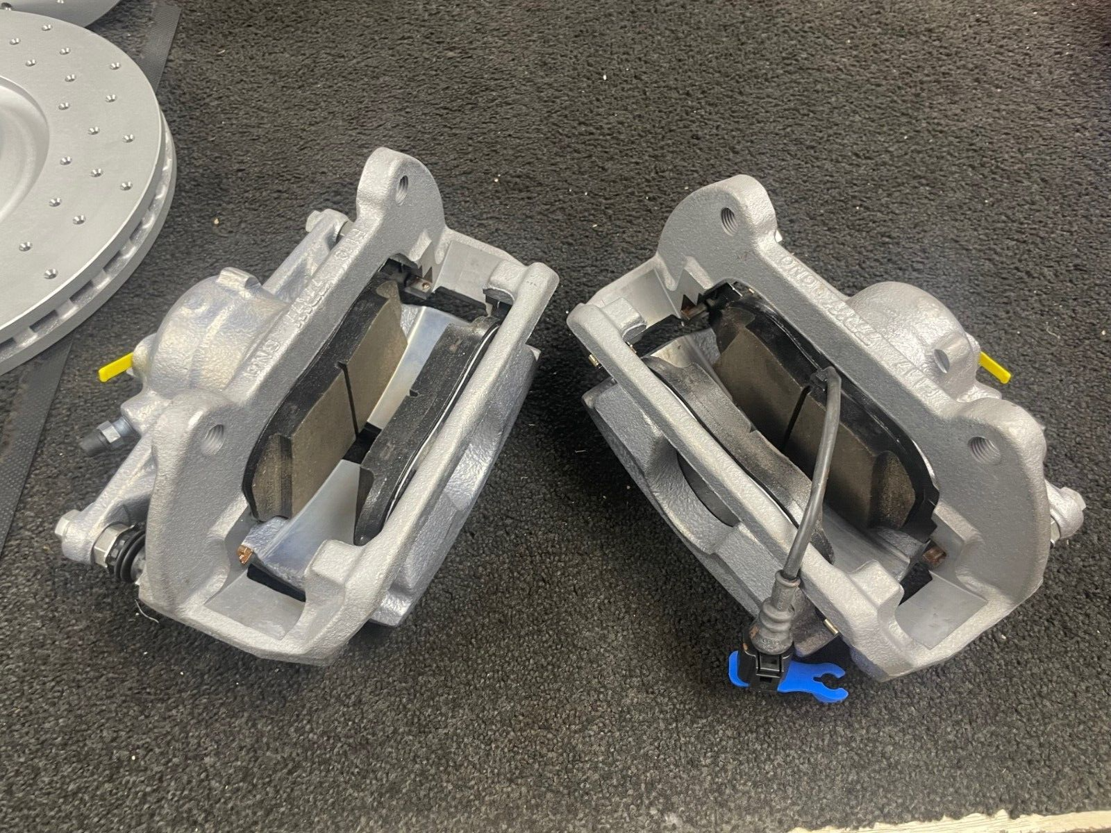 GOLF MK7 AUDI A3 8V S3 TDi TFSi FRONT BRAKE CALIPERS AND  BRACKETS PADS 340mm