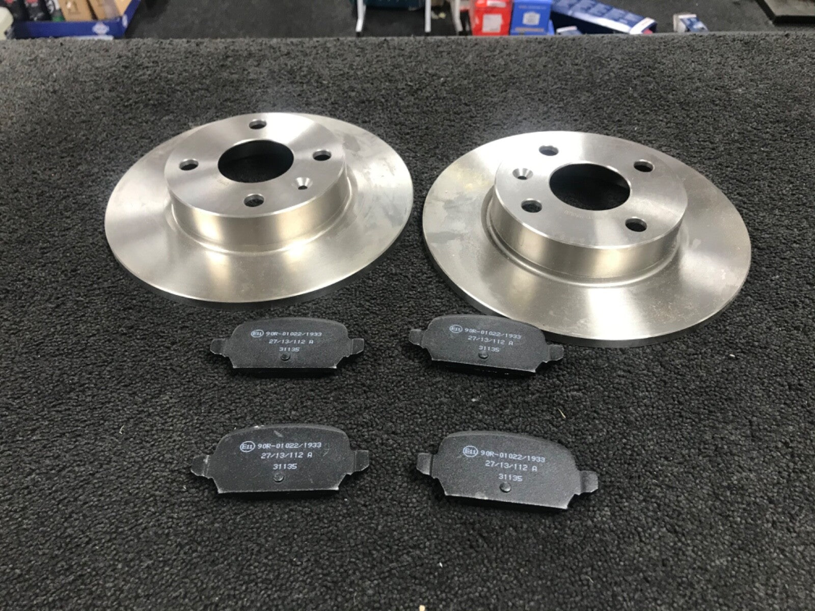  FOR  PUNTO MULTIAIR JTDM VAUXHALL ADAM ROCKS REAR BRAKE DISCS REAR BRAKE PADS 