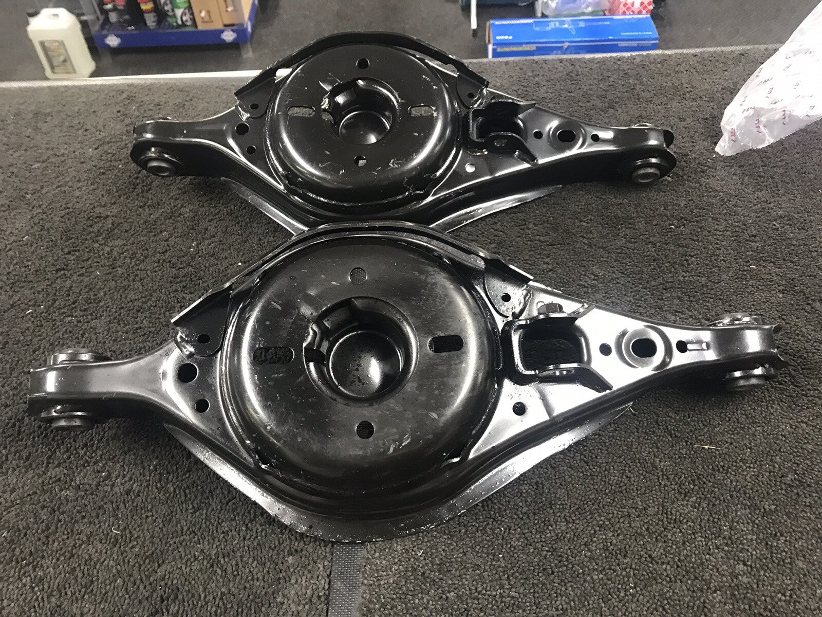 2 REAR LOWER CONTROL ARMS LH RH BOTH SIDE MAZDA 6 GG GY 2002 - 2007 