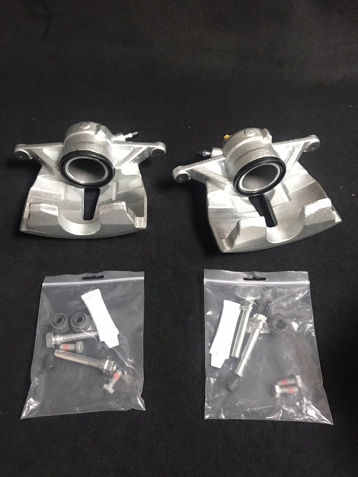 2 FRONT BRAKE CALIPER +SLIDER PIN FOR TIGUAN SUPERB OCTAVIA PASSAT CC 340MM DISC