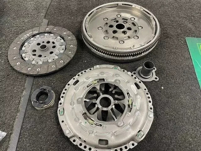 DUAL MASS FLYWHEEL CLUTCH KIT AUDI A3 1.9TDi 8P 8P7 8PA 2003-2010