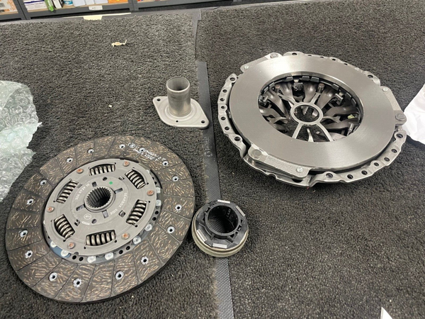 AUDI A4 A5 A6 Q5 2.0TD 190i 8K5 B8 CLAB CAHB CNHC CGLD CNHA CGLC CLUTCH KIT LUK