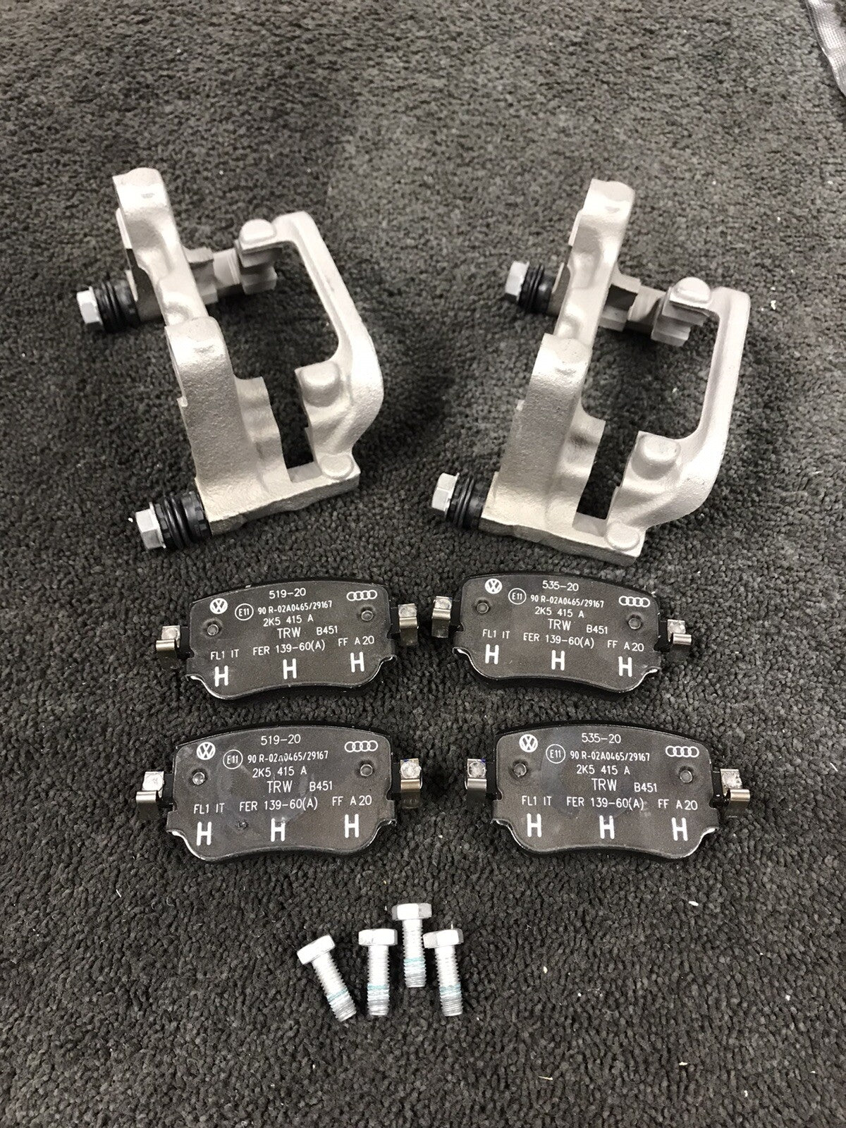 2 GENUINE REAR BRAKE CALIPER BRACKET PADS SKODA OCTAVIA 5E 1.0 1.2 1.4 1.5TSI