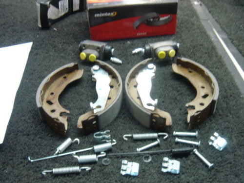 FORD KA 1996-1999 BRAKE SHOE BRAKE CYLINDER BRAKE SHOE FITTING KIT REAR SET