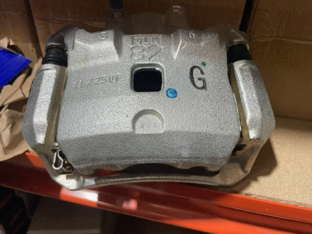 FRONT OS RH BRAKE CALIPER COMPLETE BRACKET PAD FOR NISSAN JUKE F15 PULSAR C13DCi