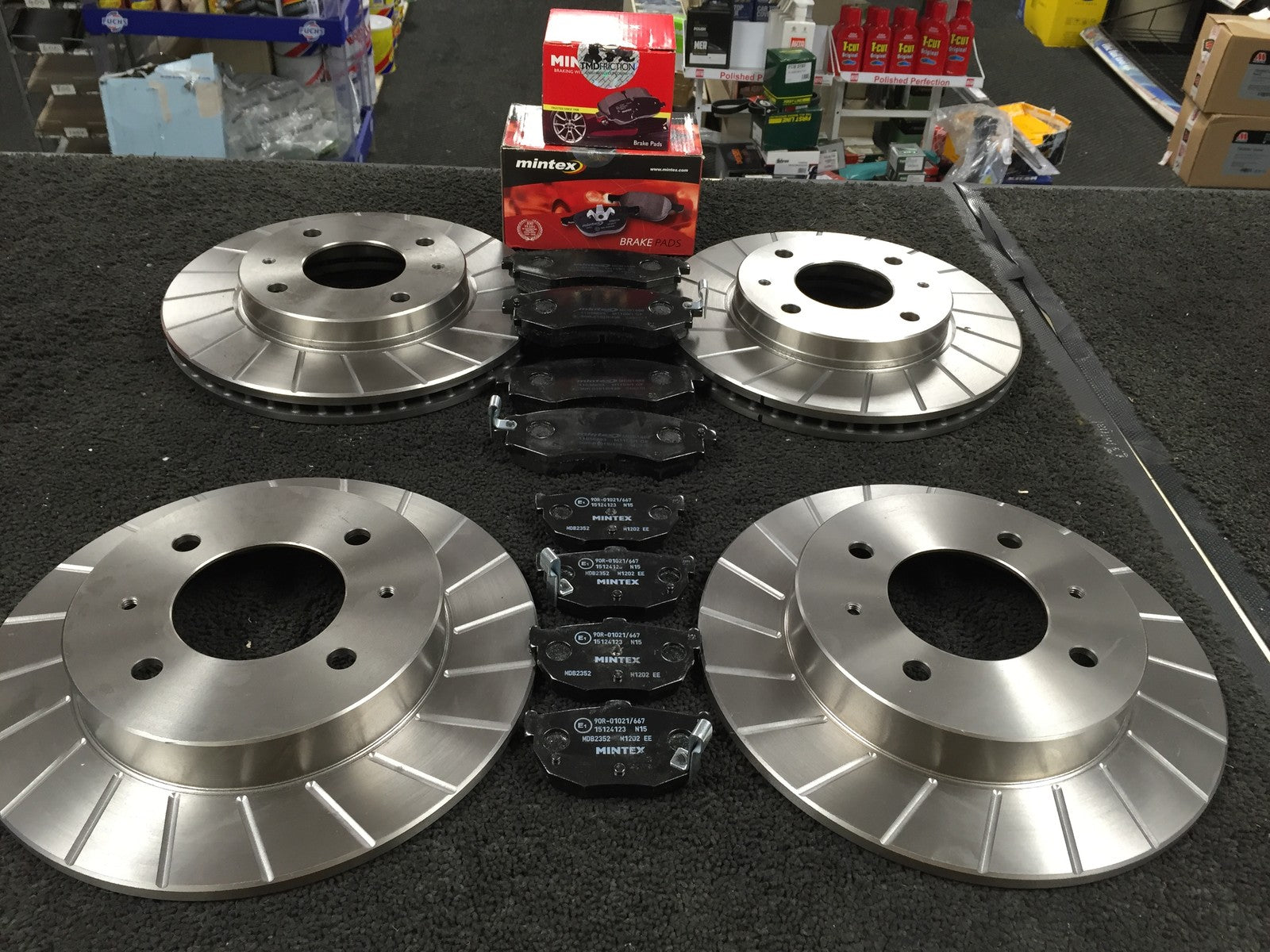 FOR HYUNDAI COUPE 1996-2002 PERFORMANCE GROOVED BRAKE DISCS MINTEX PADS FR RR