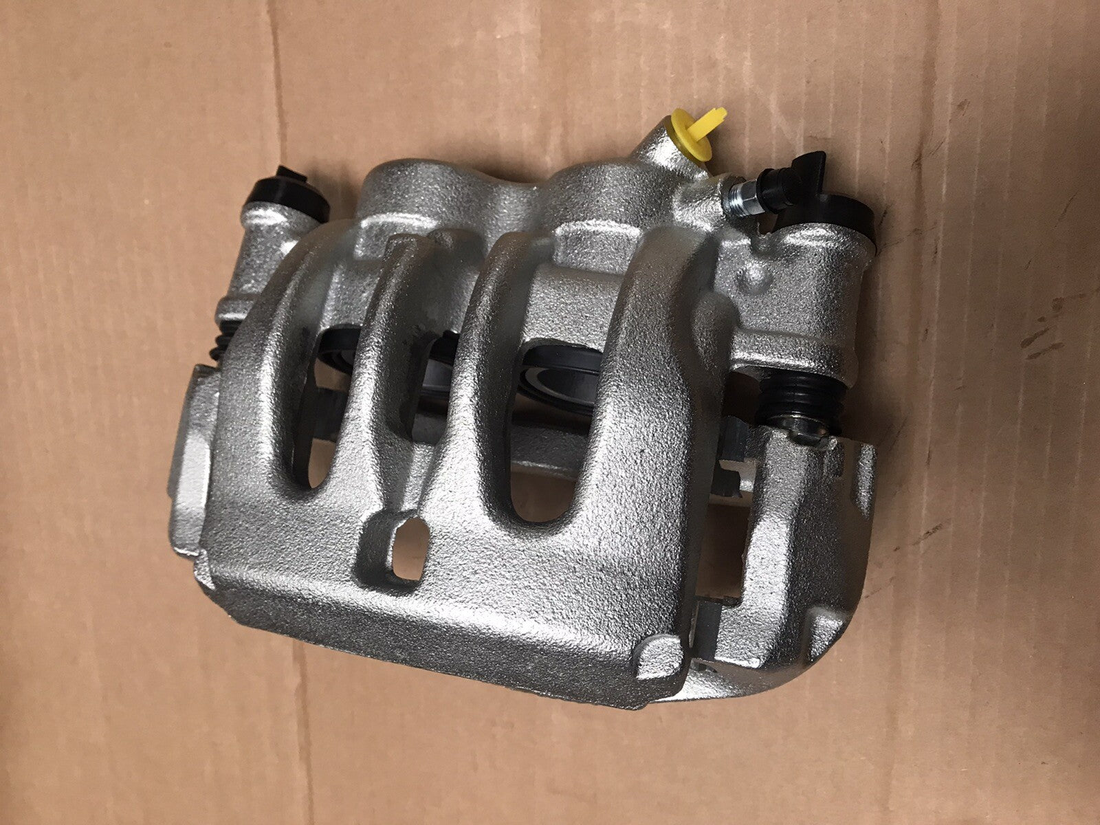 FRONT NS LH BRAKE CALIPER COMPLETE + BRACKET VW CRAFTER 2.0 2.5TD 2006-2017