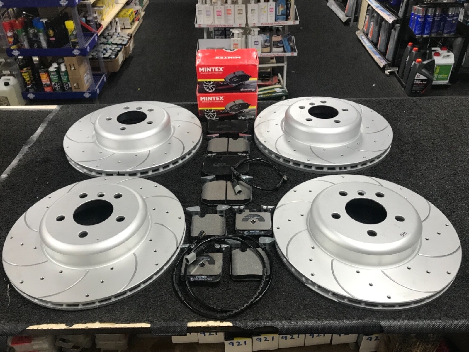 BMW 320 M235i F22 F23 DRILLED GROOVED BRAKE DISCS MINTEX BRAKE PAD FRONT REAR 