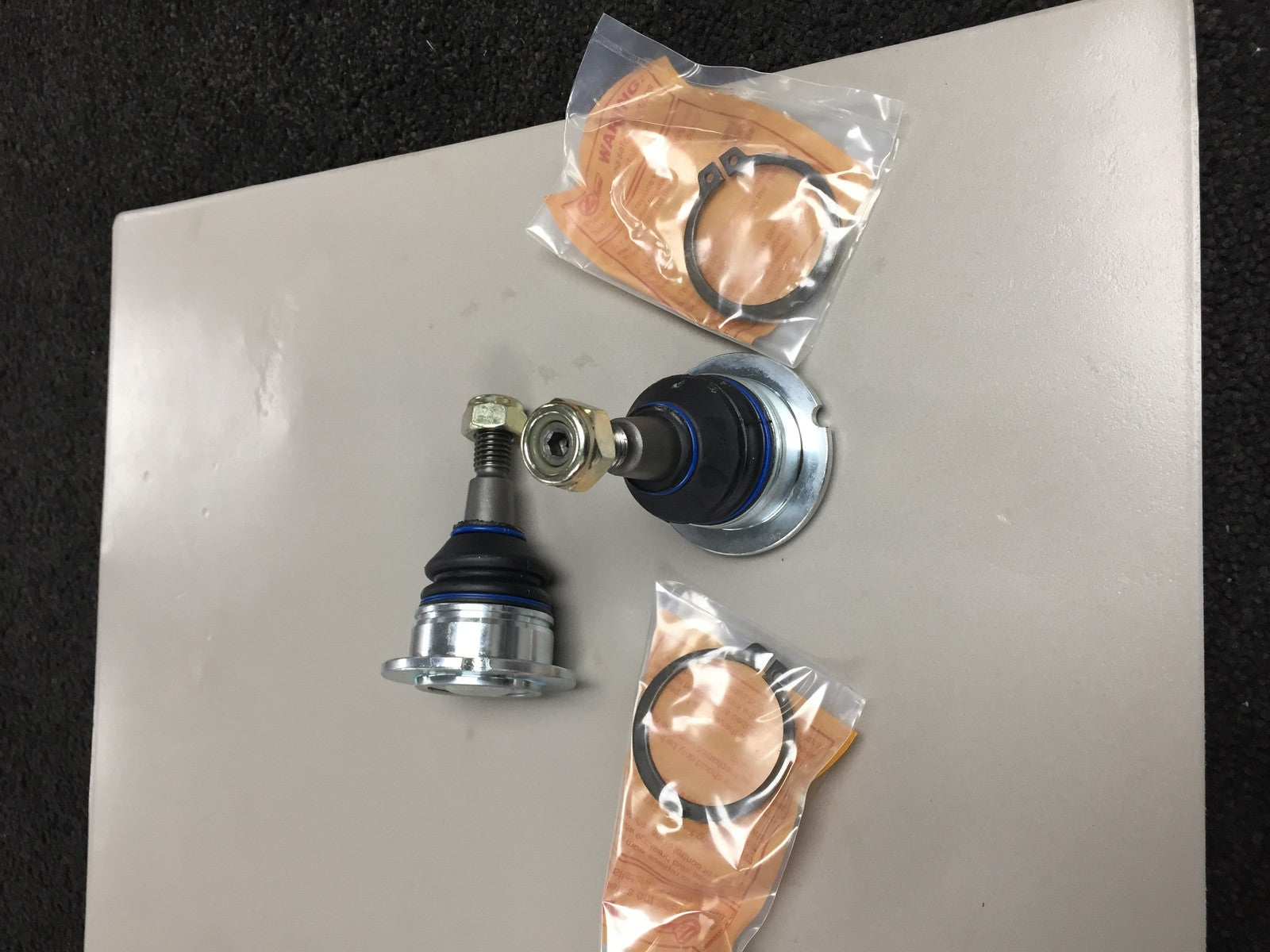 RANGE ROVER SPORT FRONT UPPER WISHBONE BALL JOINT LH RH PAIR