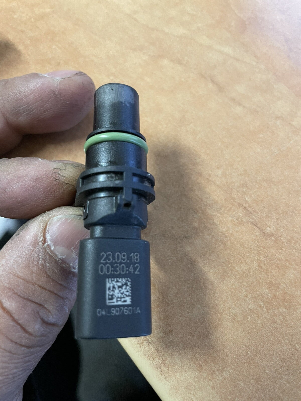 CAMSHAFT POSITION SENSOR VW AUDI SKODA SEAT  04L907601A  GENUINE