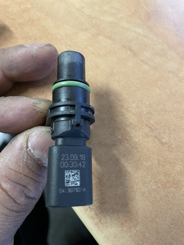 CAMSHAFT POSITION SENSOR VW AUDI SKODA SEAT  04L907601A  GENUINE