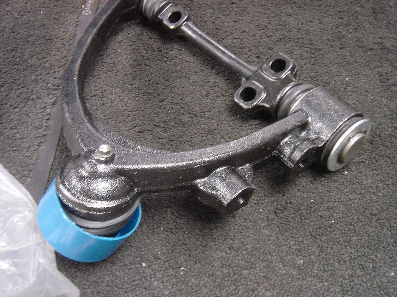 DYNA GRANVIA IMPORT 4WD HIACE REGIUS FRONT UPPER CONTROL ARM BALL JOINT RH