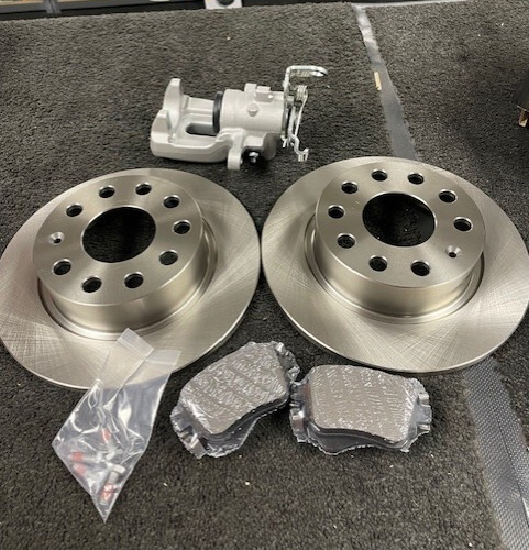 SEAT LEON MK3 5F OCTAVIA MK3 5E TDI DSG REAR RIGHT OS BRAKE CALIPER DISC PADS