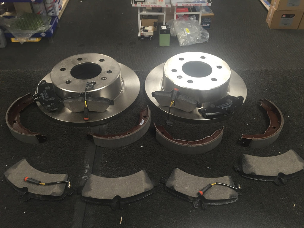 VW CRAFTER 2.0 2.5TDi BRAKE DISC BRAKE PAD FRONT REAR HANDBRAKE SHOE FITTING KIT