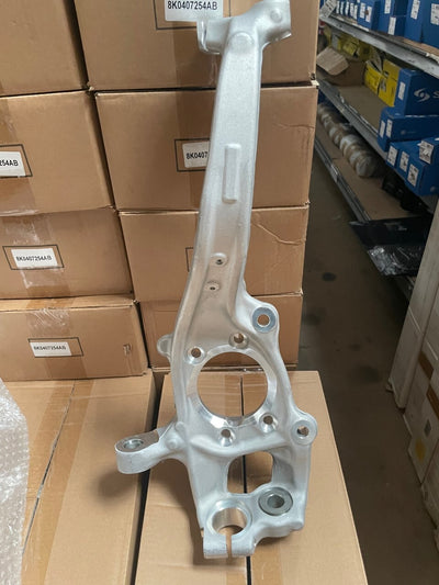 NEW AUDI A5 TDi QUATTRO LH SUSPENSION KNUCKLE HUB CARRIER M12 8K0407253R