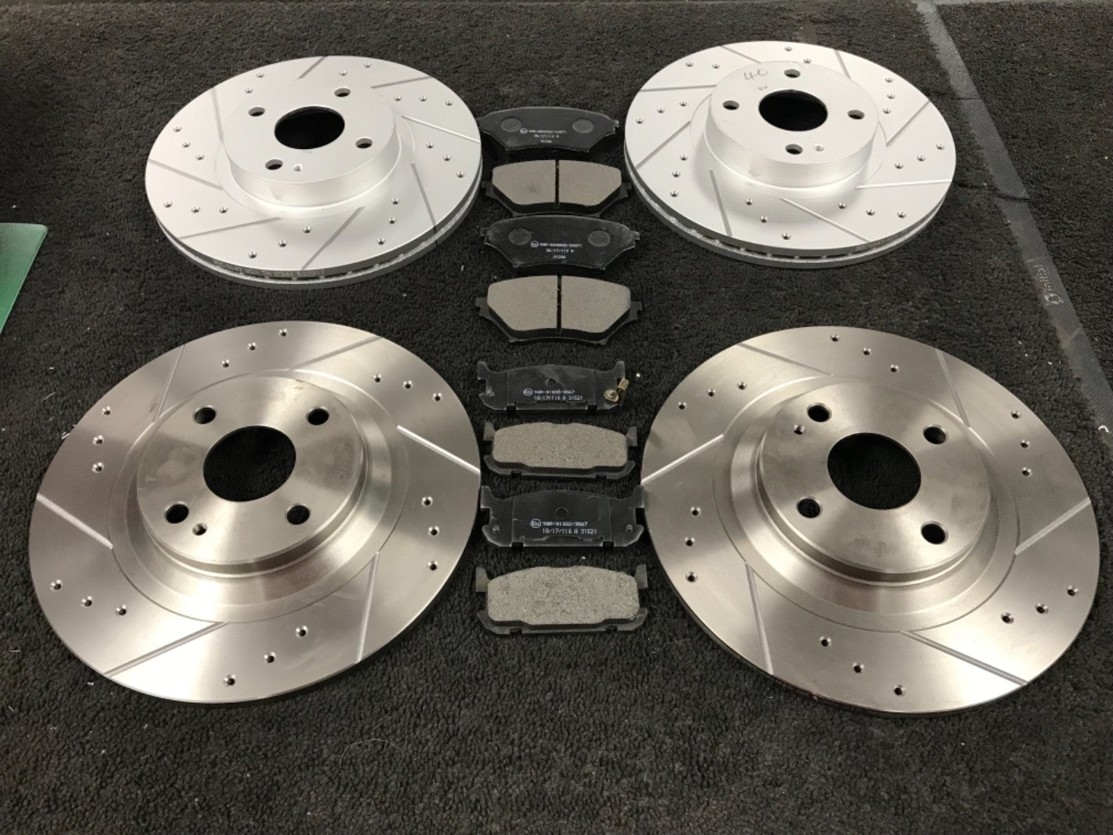 MAZDA MX5 EUNOS 1.8 2001-05 BRAKE DISC CROSS DRILLED GROOVED BRAKE PAD FRONTREAR