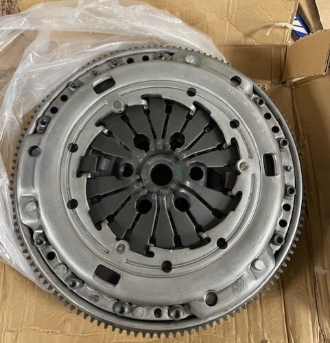 DUAL MASS FLYWHEEL CLUTCH KIT AUDI SEAT IBIZA OCTAVIA MK1 1U VRS 1.8T 417001911