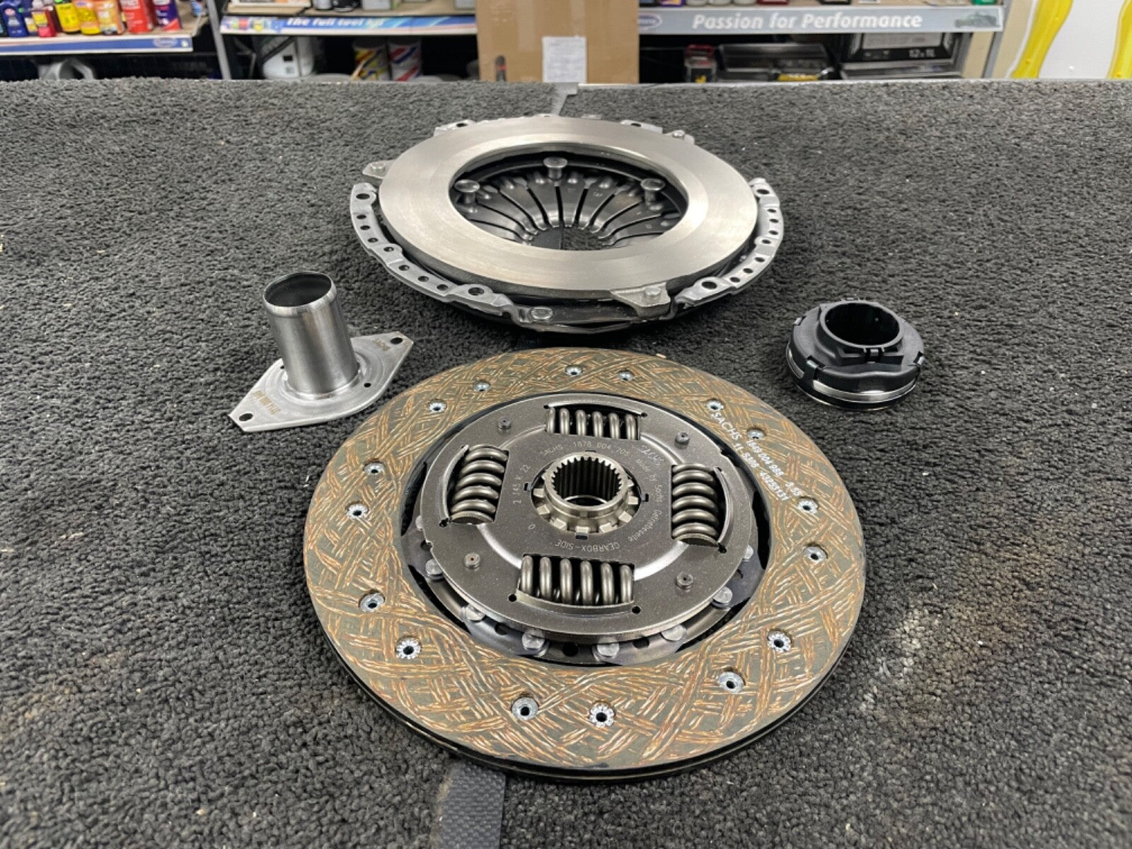 BRAND NEW SACHS CLUTCH KIT  AUDI A4 B8 8K A5 8F 8T Q5 1.8 2.0 TFSi TDi