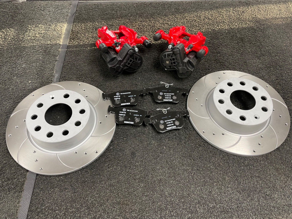 AUDI TT TDI 8J ULTRA SPORT REAR BRAKE DISC PADS RED BRAKE CALIPERS 272MM SOLID