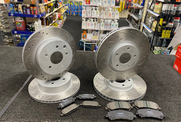 FOR NISSAN JUKE 1.5 NISMO MK1 2014> FRONT & REAR DRILLED GROOVED BRAKE DISCS PAD